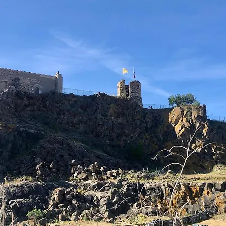 Mon Nid Aux Rochers *