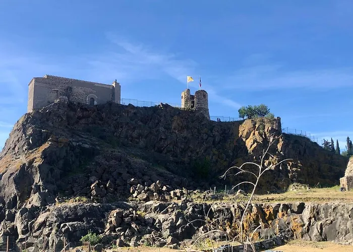 Mon Nid Aux Rochers *